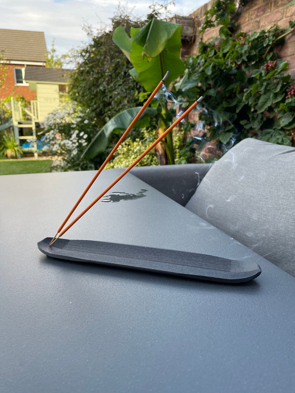 Simple incense holder