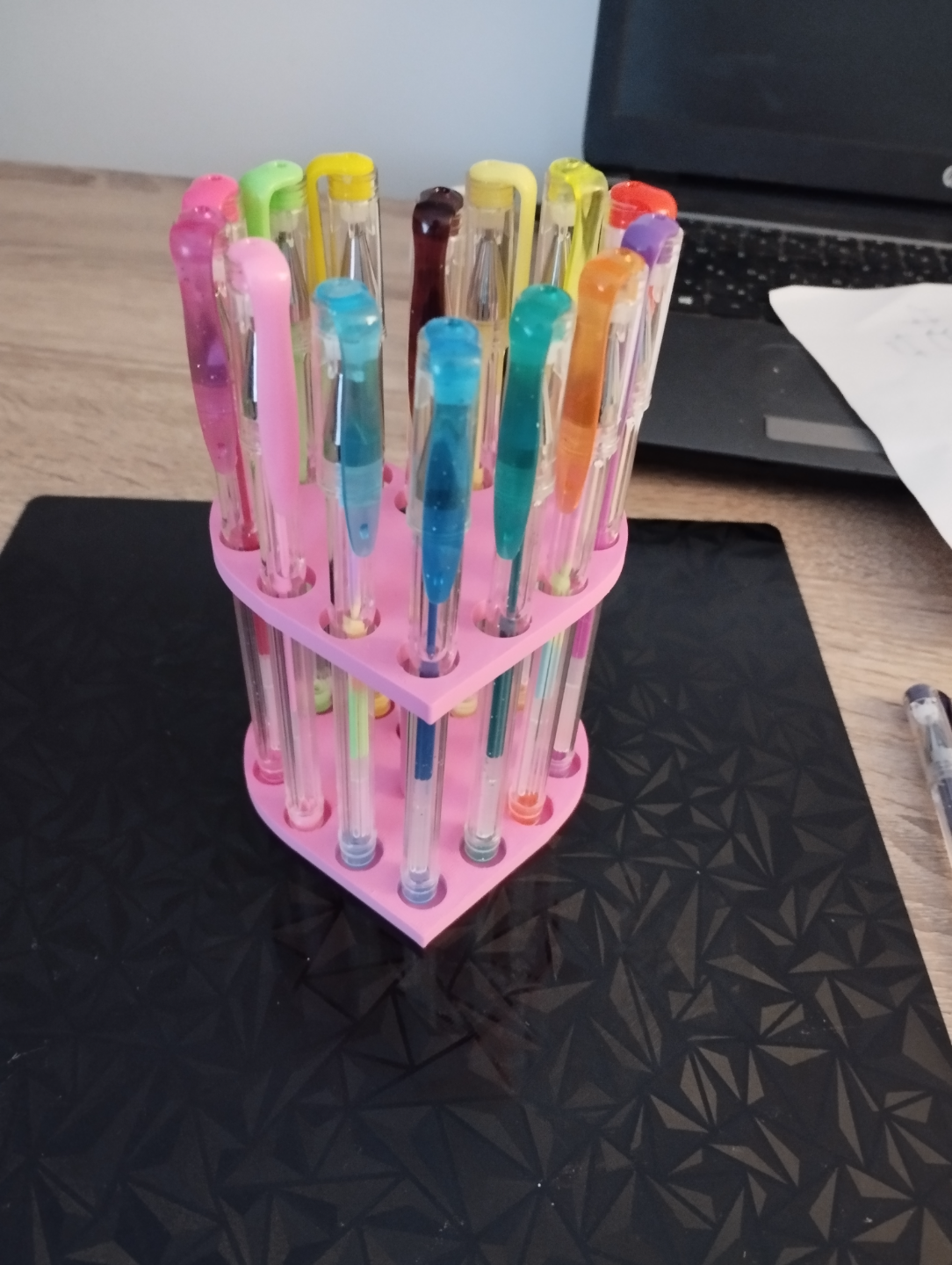 Pen holder heart-shaped