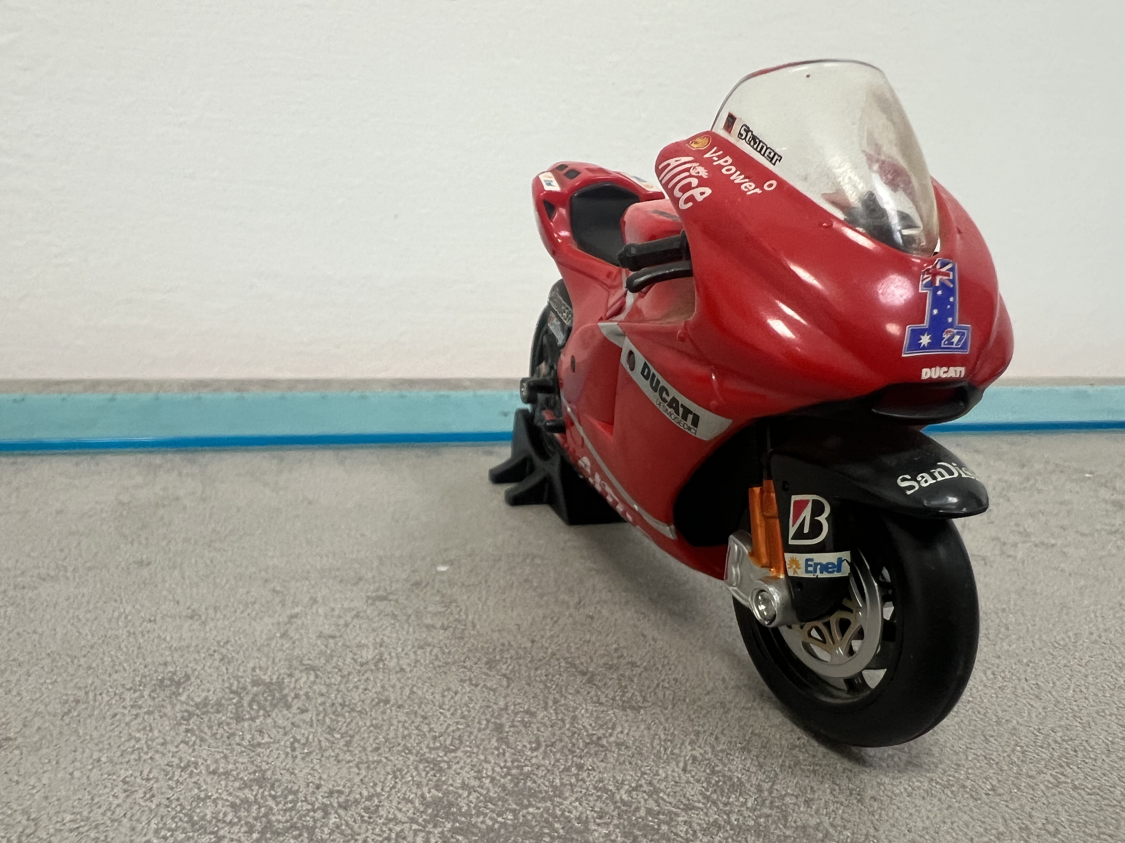 Maisto 1:18 motorcycle stand
