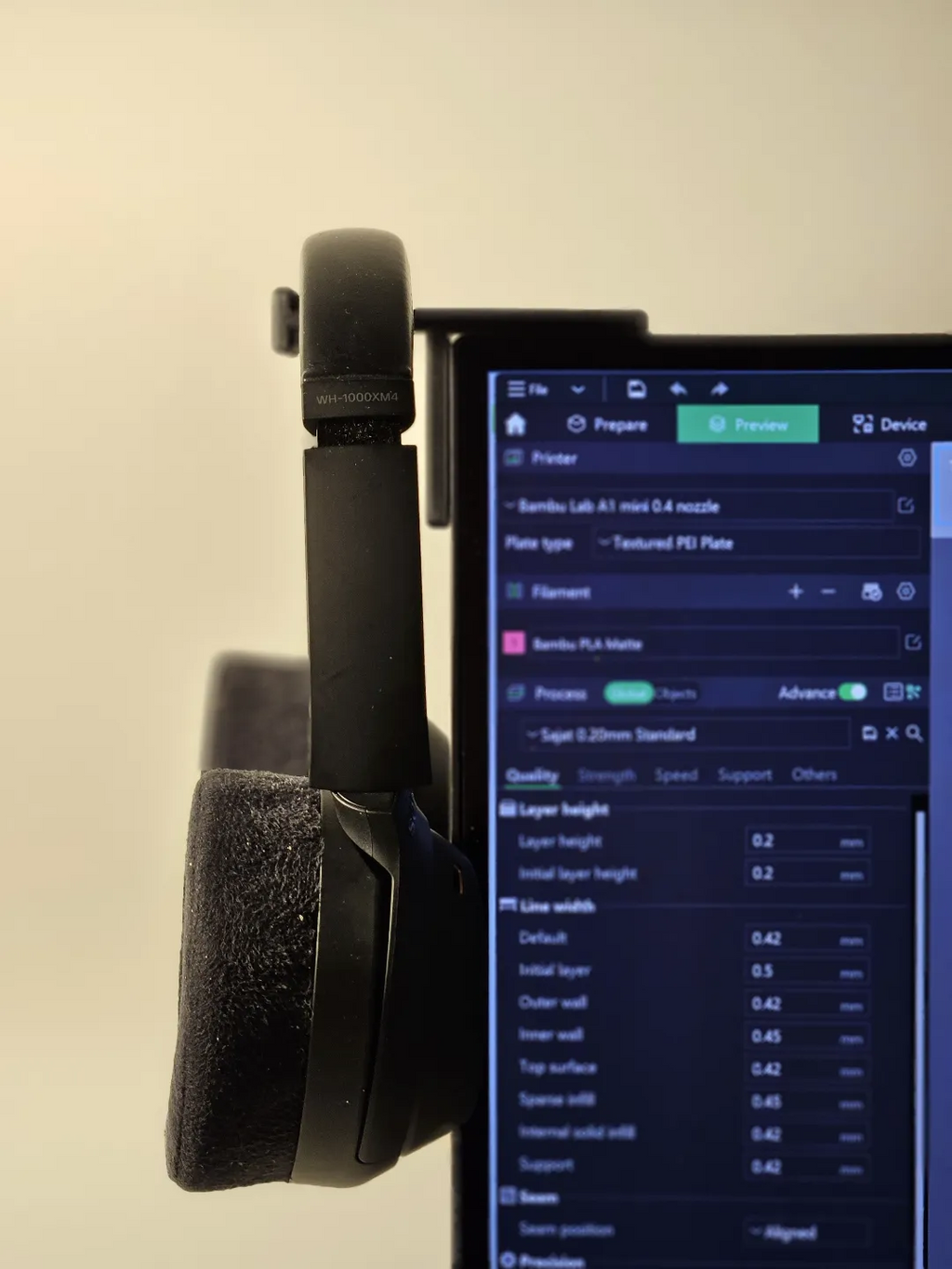 Very simple earphone holder