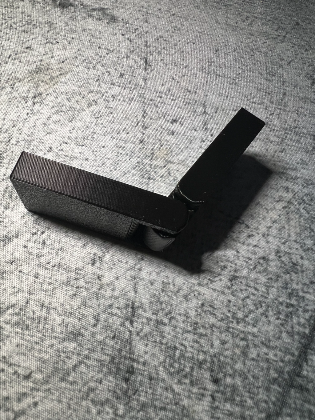 Fidget hinge