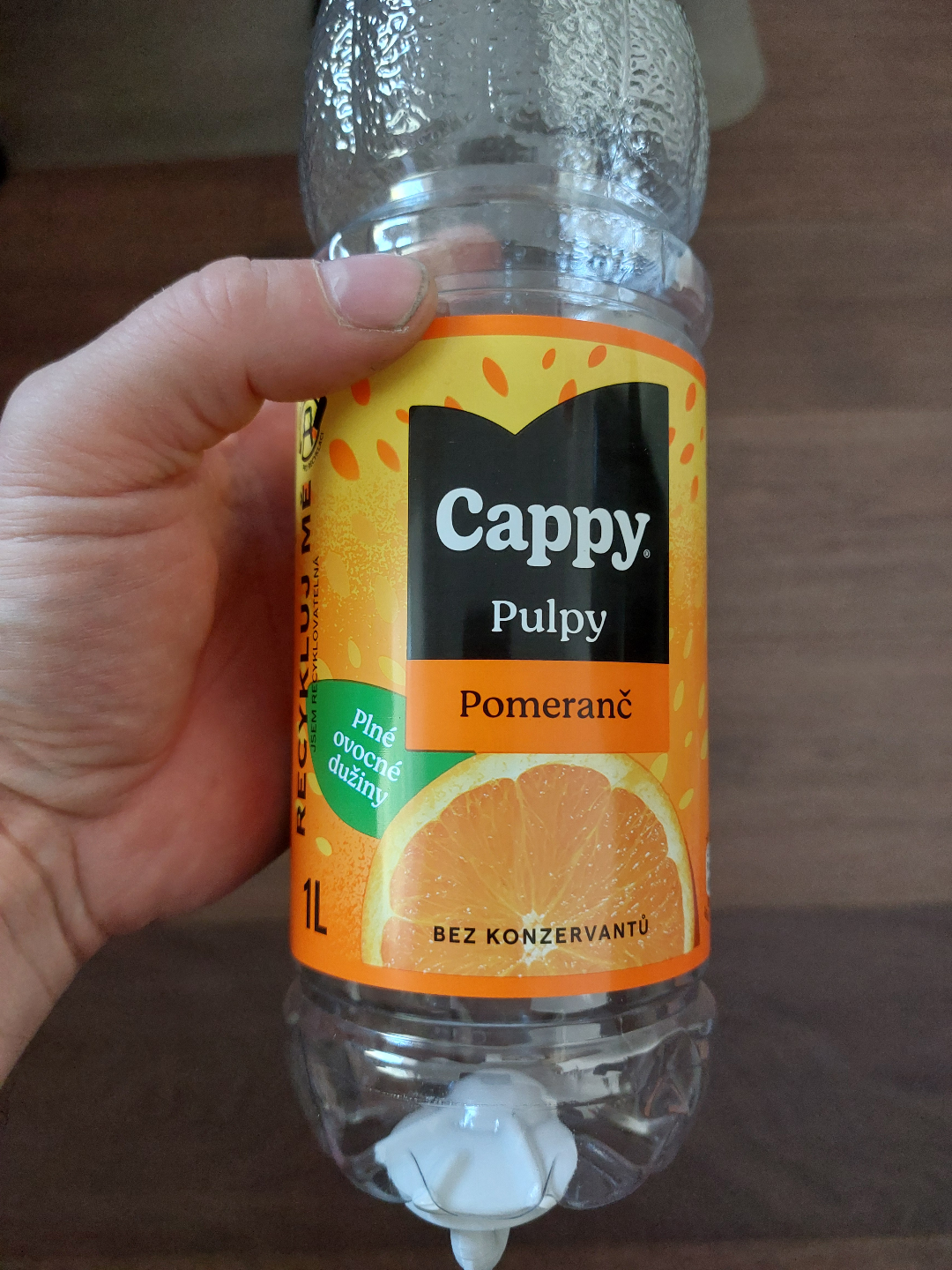 Window bird feeder for Cappy and Relax bottles