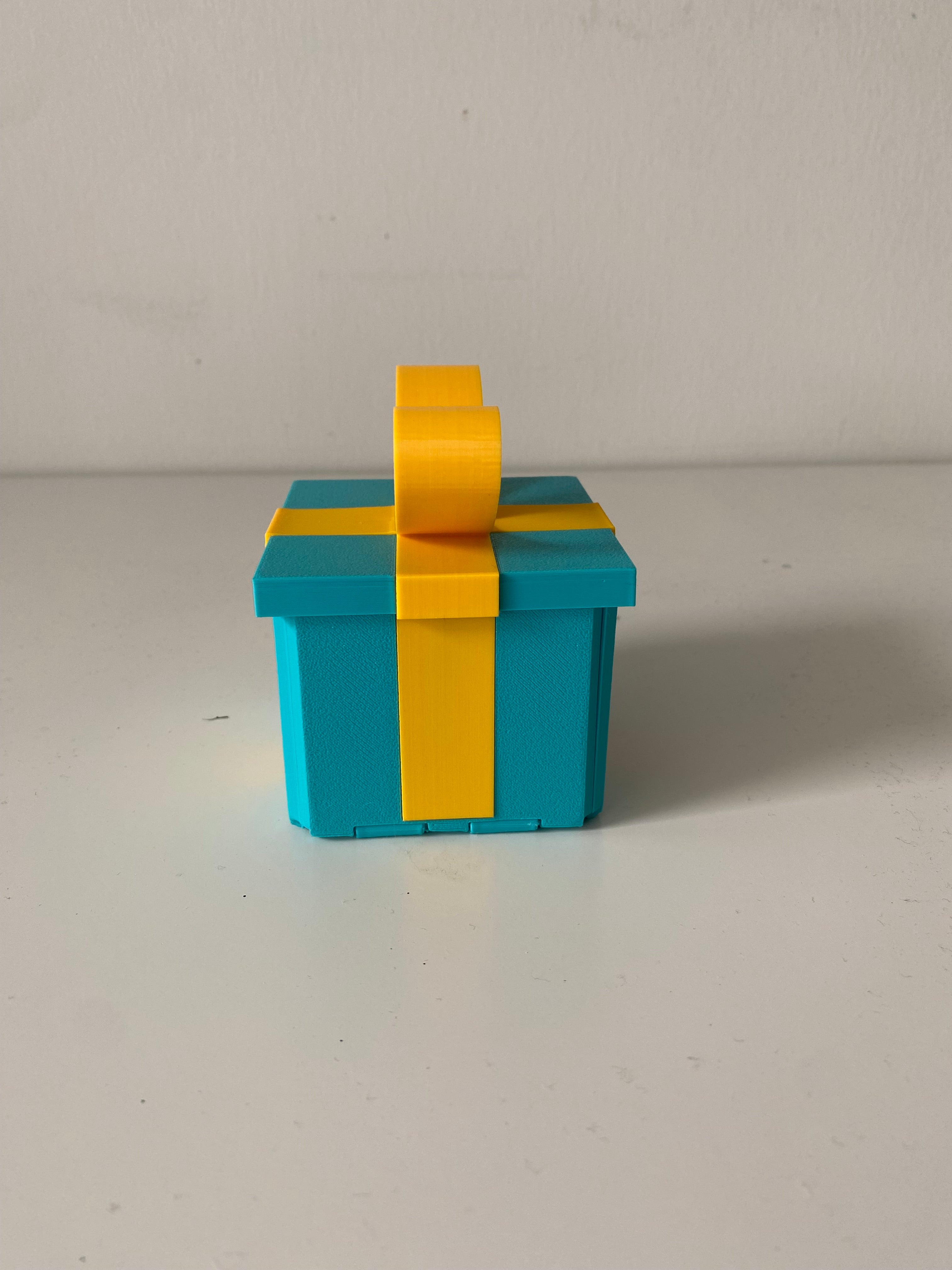 Surprise self opening gift box (no ams)