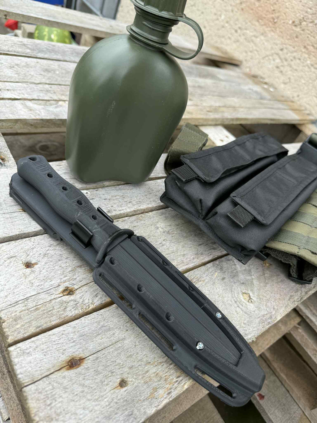 Training knife case including LARP/Airsoft knife
