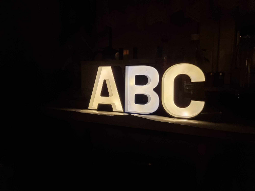 LED LIGHT SIGN LETTERS NUMBERS