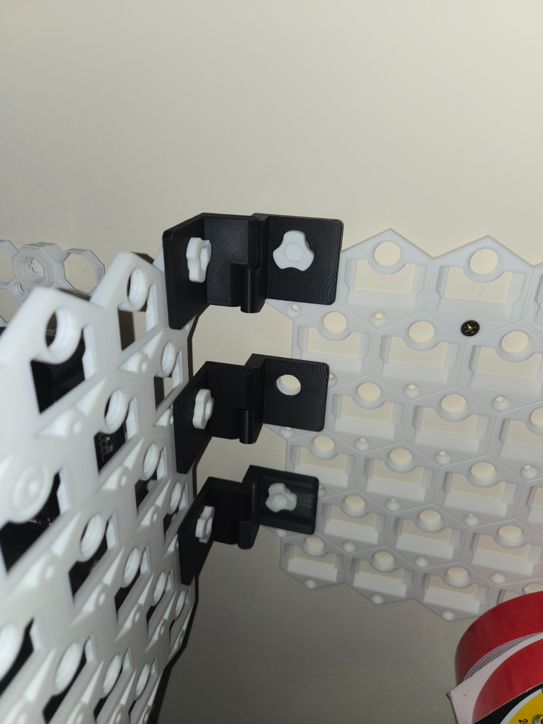 Version 1 hinges for GOEWS tiles