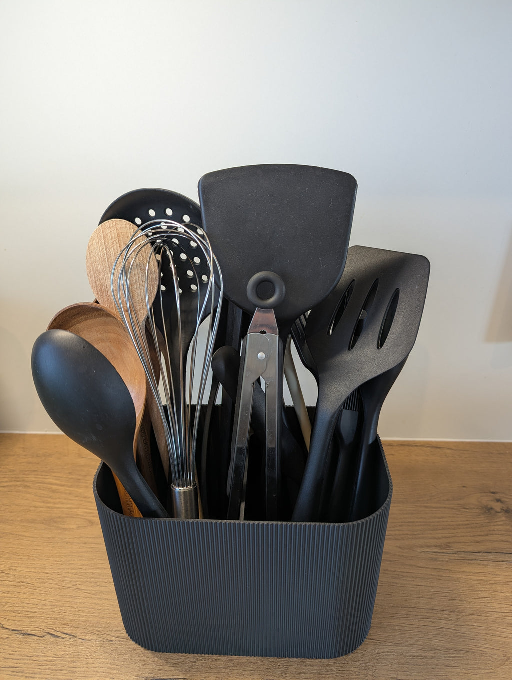 Kitchen utensil organizer