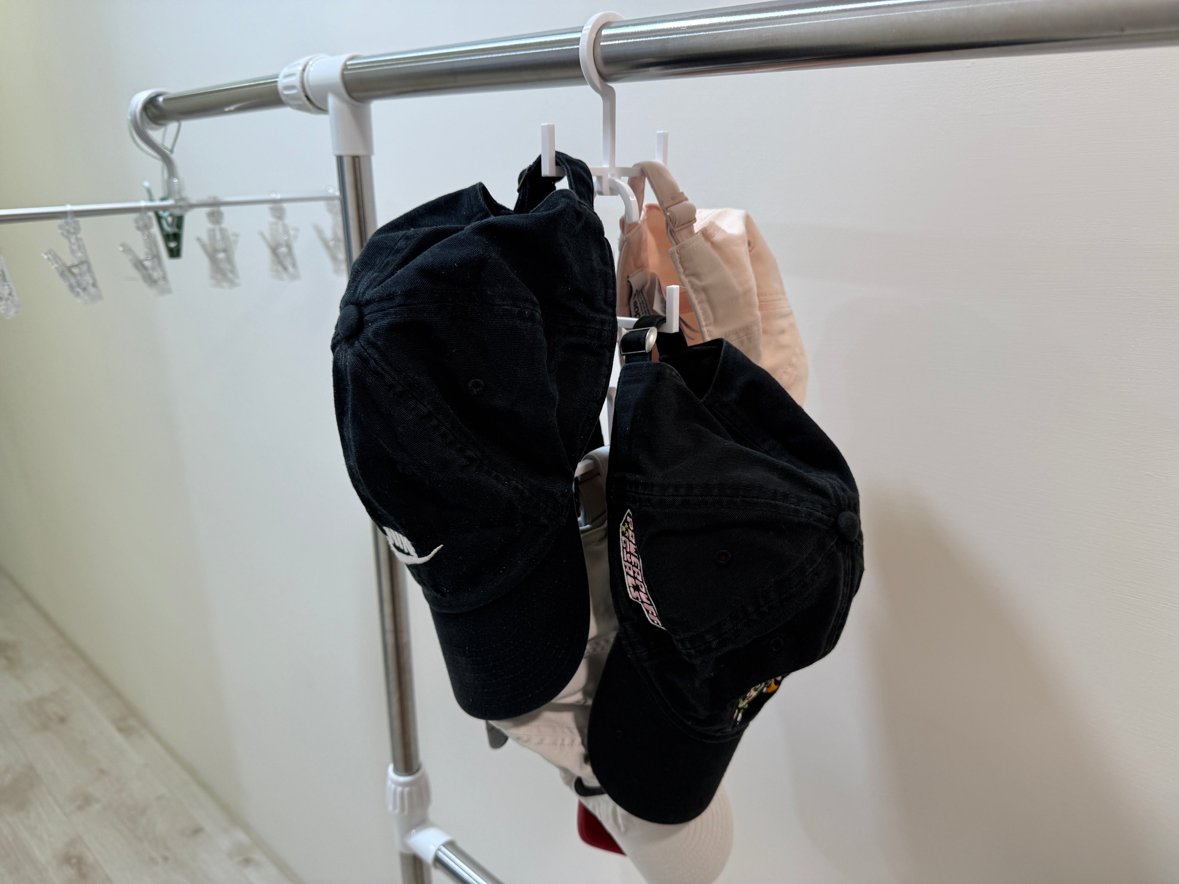 Expandable Hat Hanger
