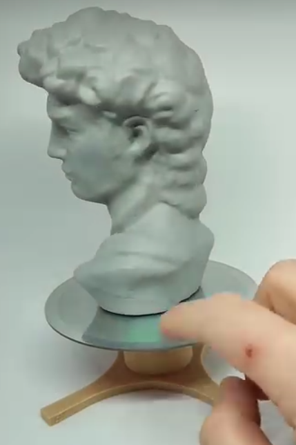 Rotating turntable for easier miniature painting