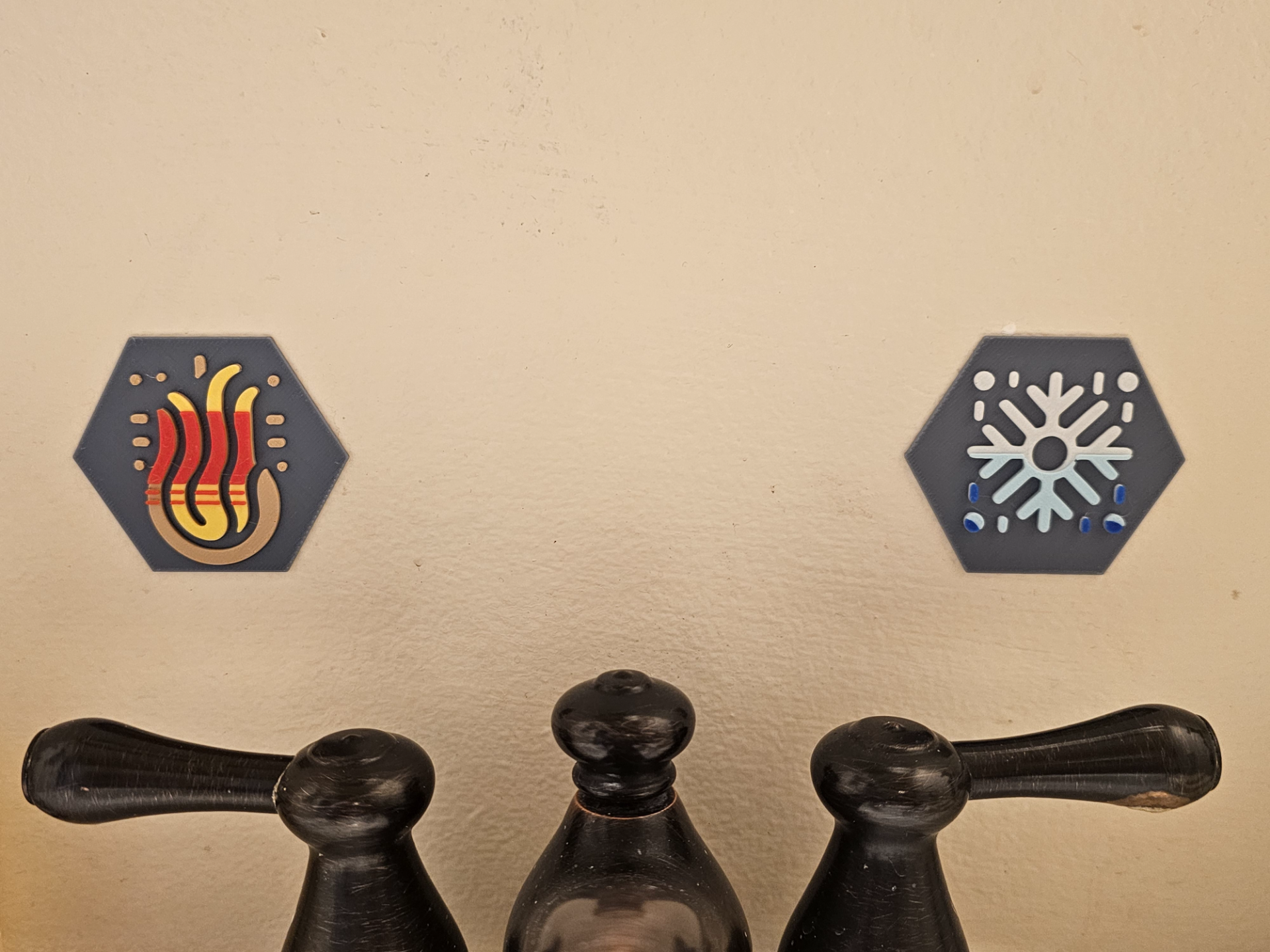 Hot and Cold Signs for Faucet Sinks