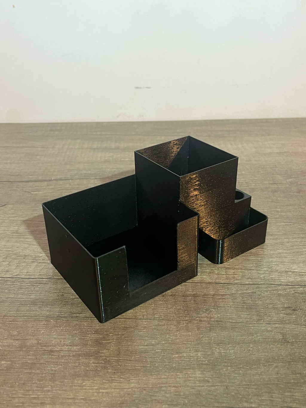 Desk organizer: sticky notes, airpods and more