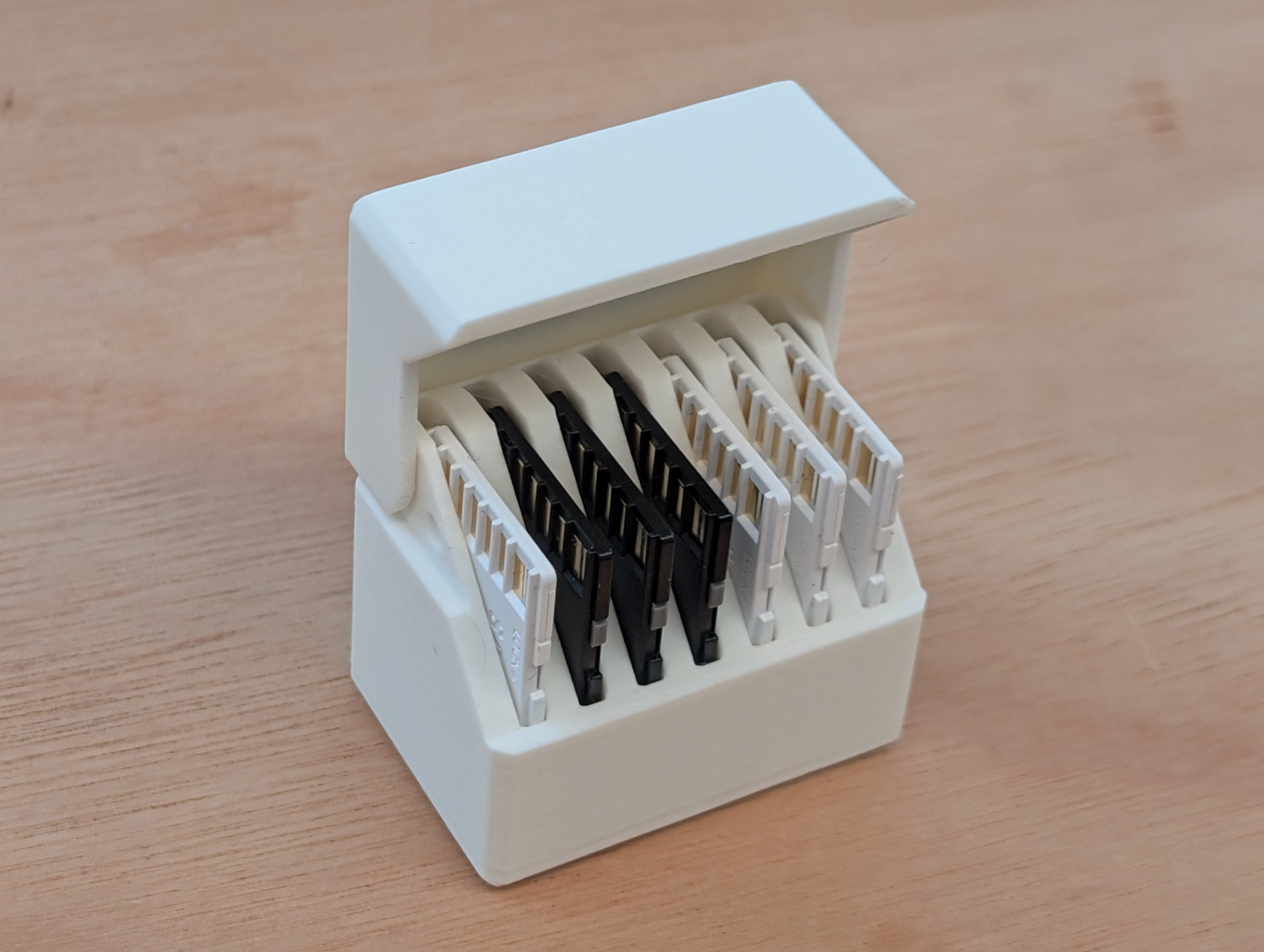 7x SD Card Box