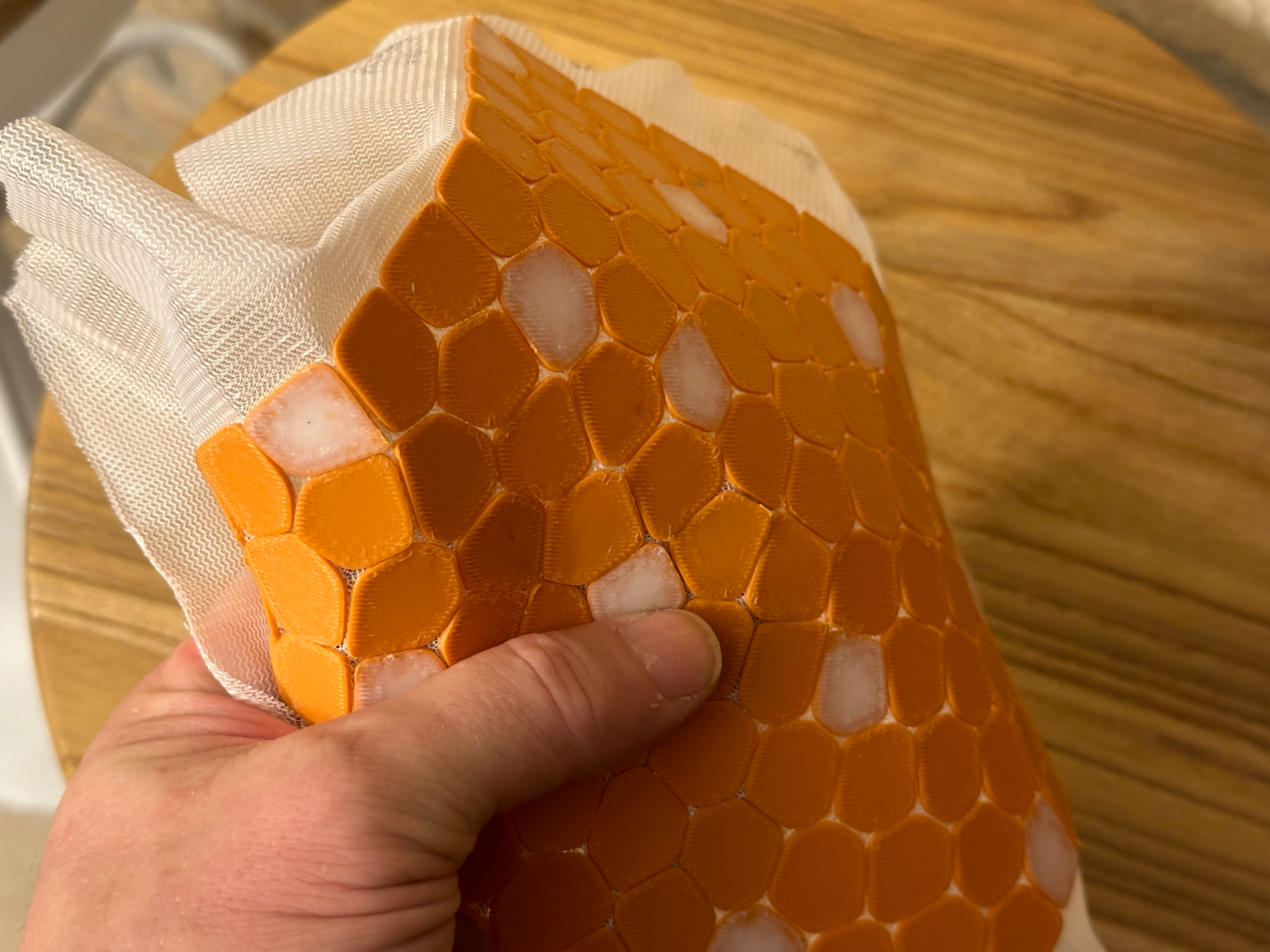 Revolutionizing Fabric Creation: 3D Printing Meets Laundry Nets for Stable and Flexible Masterpieces