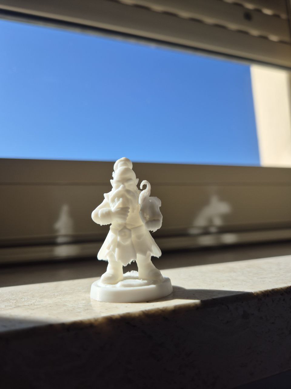 miniatura di stregone nano draconico DnD