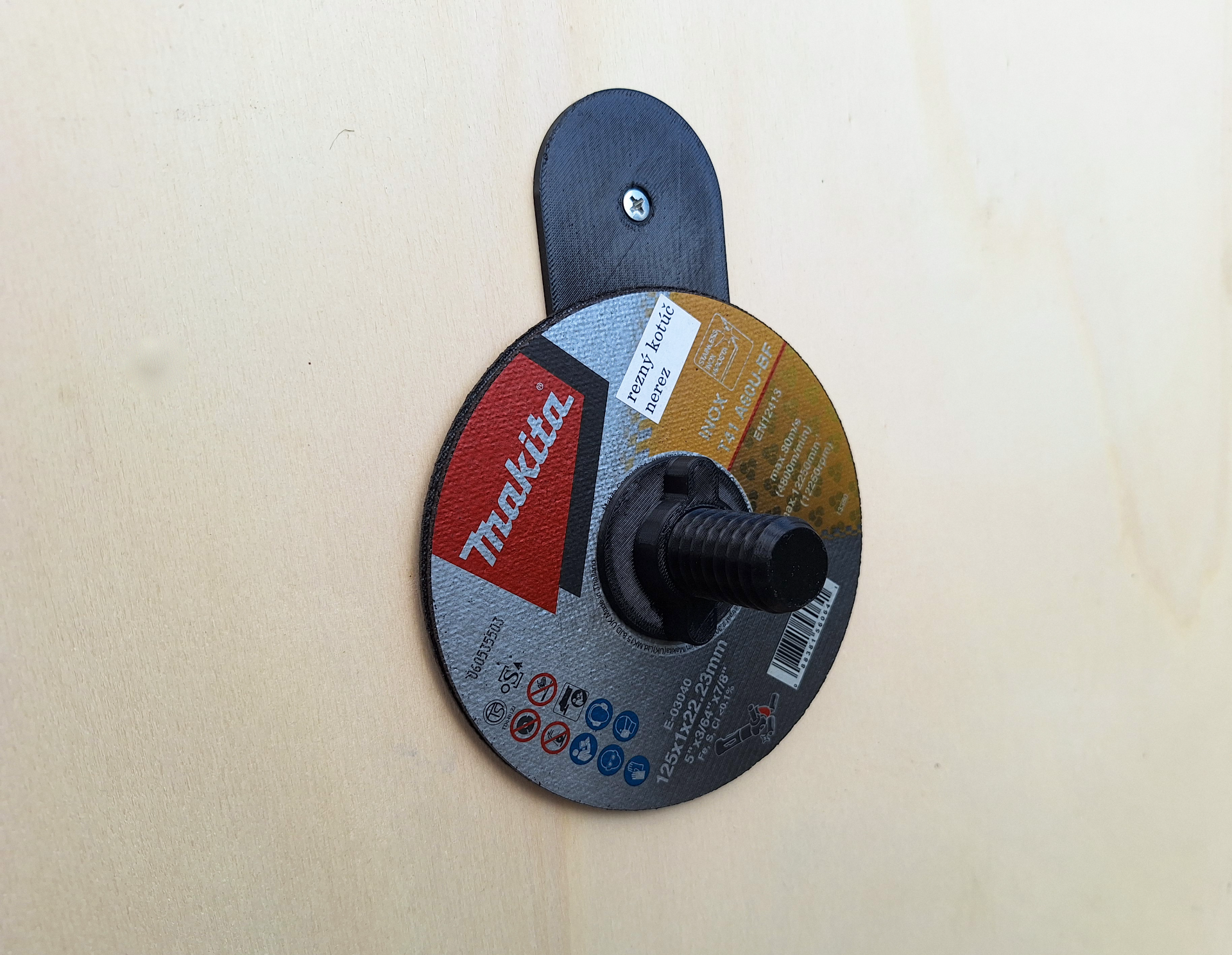 Angle grinder disc holder