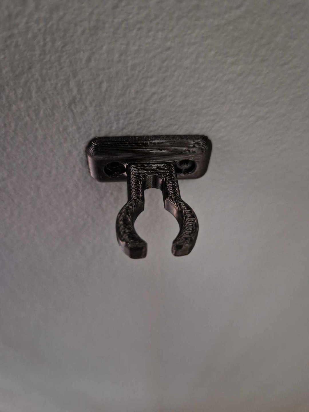 Gate holding clip, for baby/dog safety gate