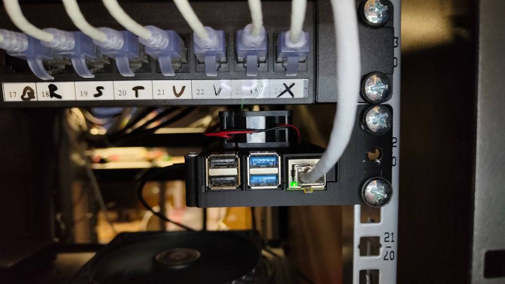 Raspberry Pi 4 Rack mount (with optional fan)