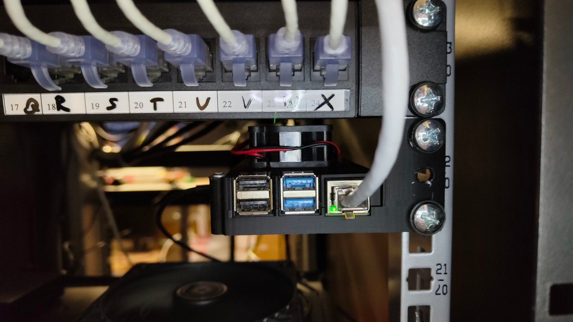 Raspberry Pi 4 Rack mount (with optional fan)