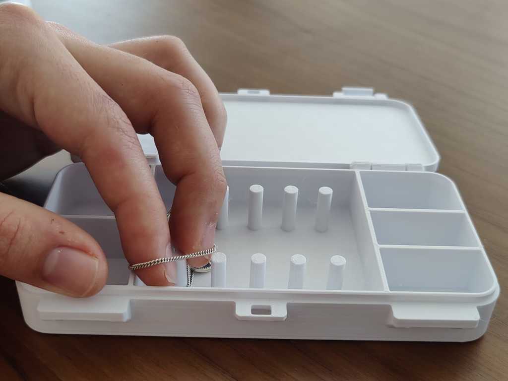 Travel jewelry box