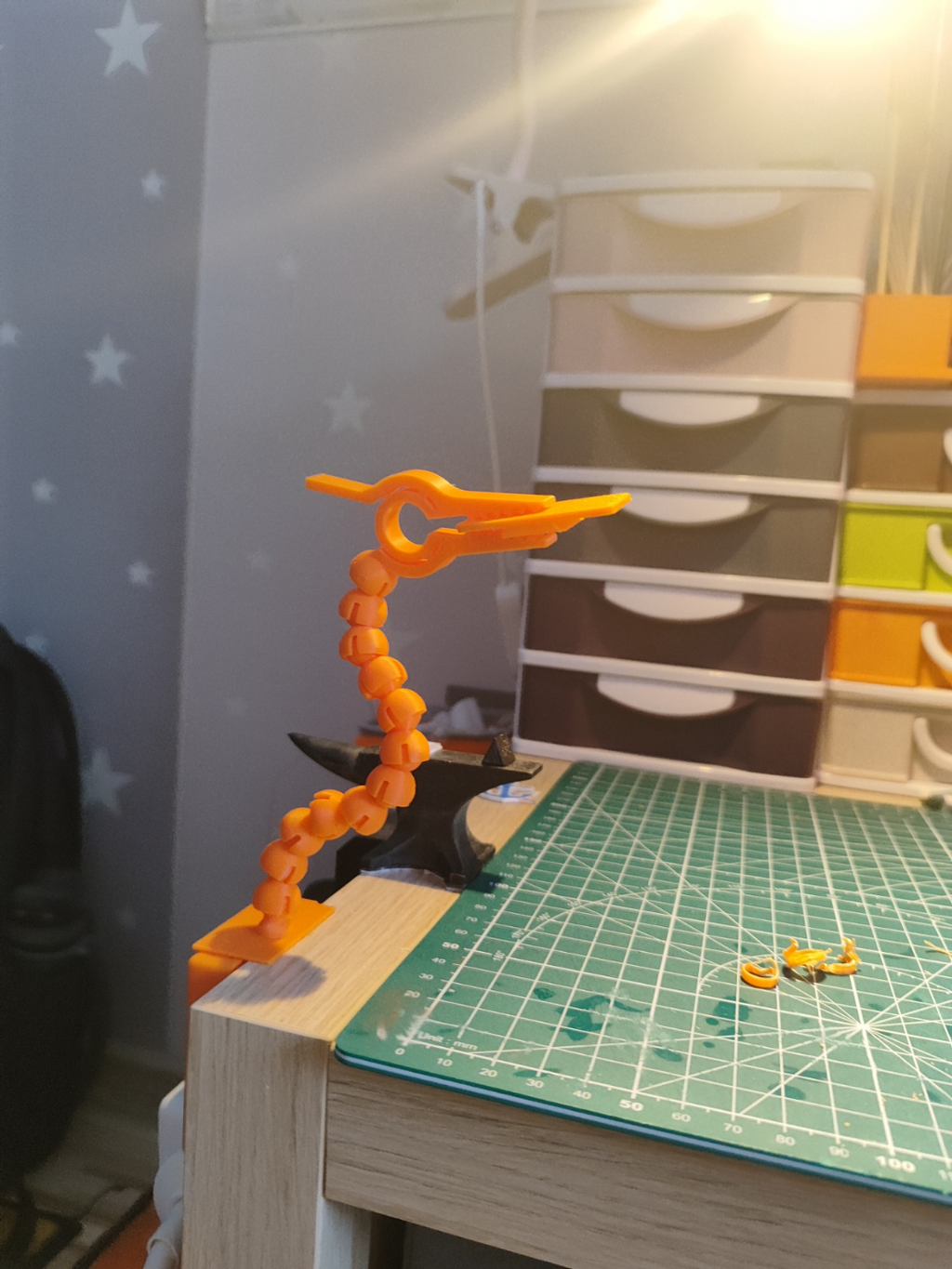 Helping hand for infinity clamp