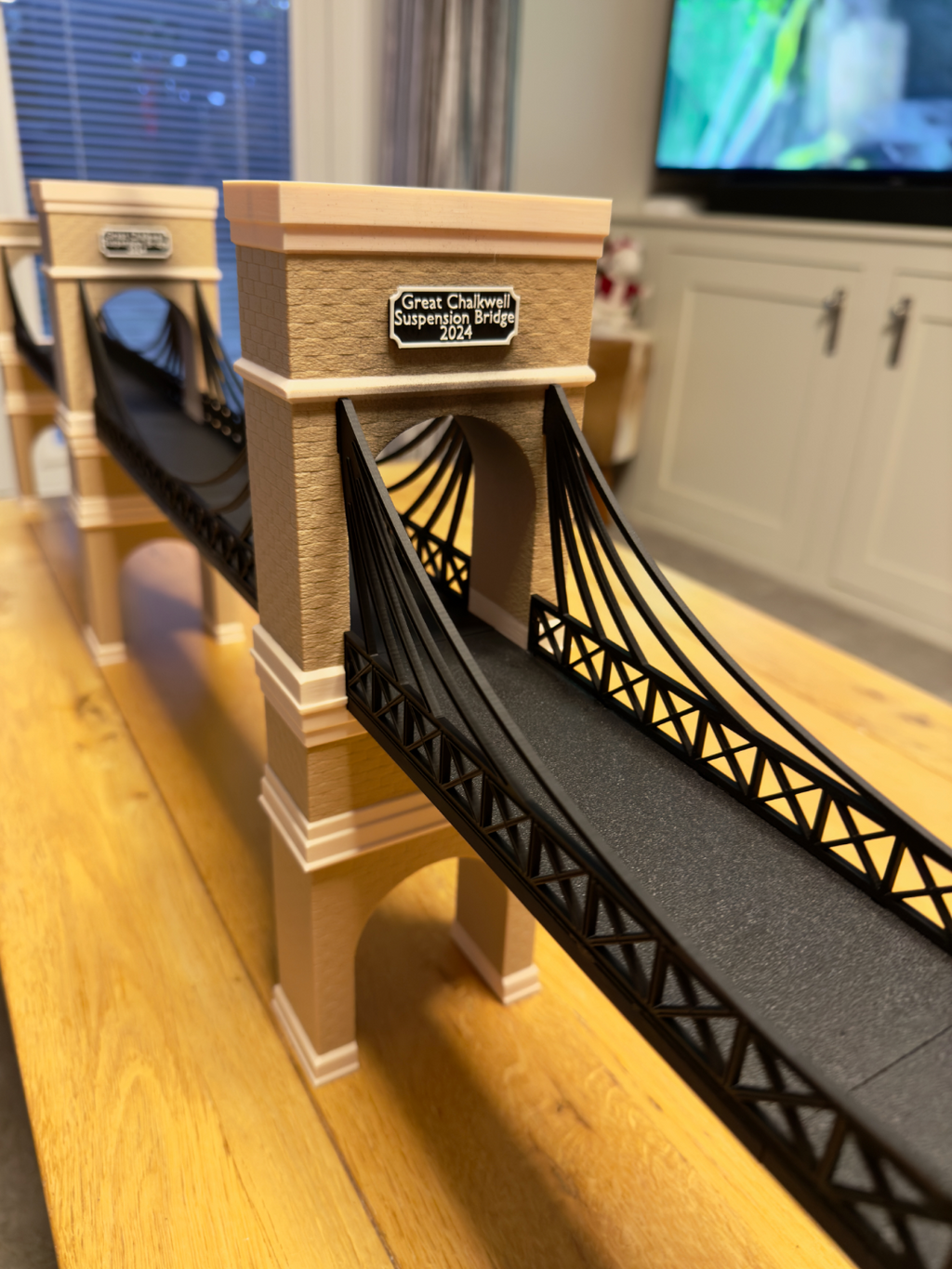 00 Gauge Train suspension bridge