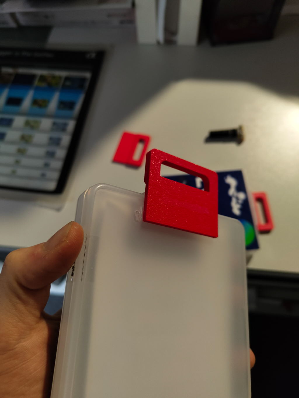 Slot Hole Hanging Tabs Retail
