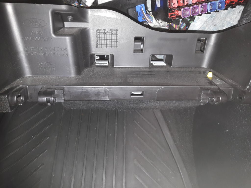 Hinge glove compartement Ford Bmax