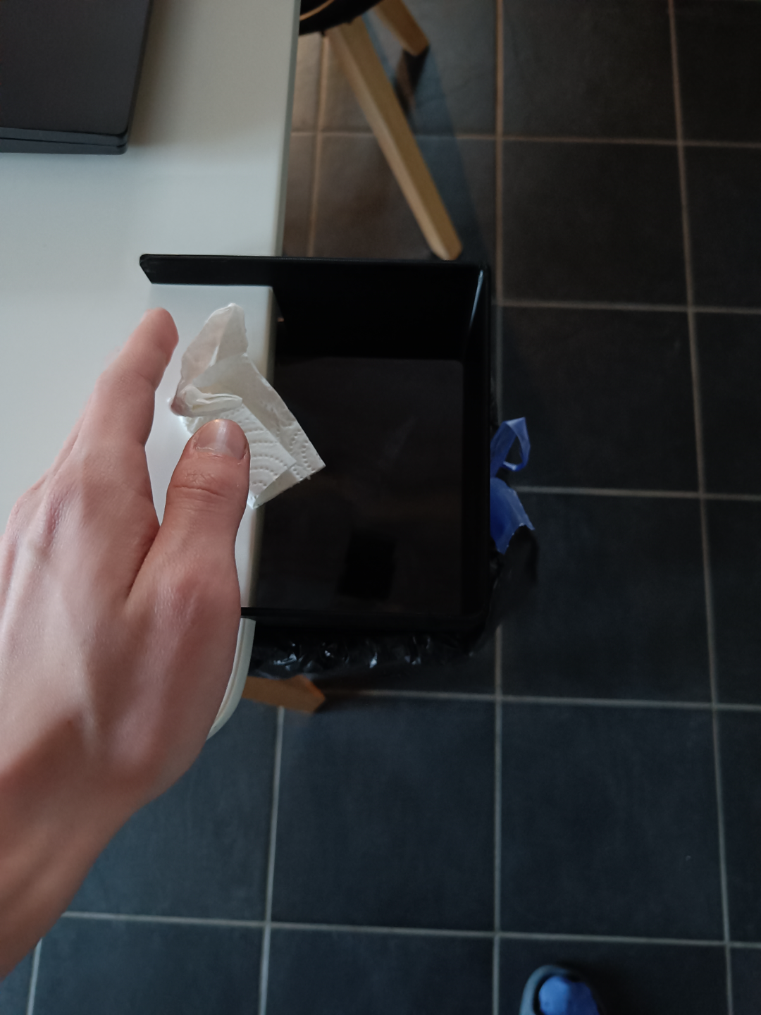 Desk bin - trash bag compatible