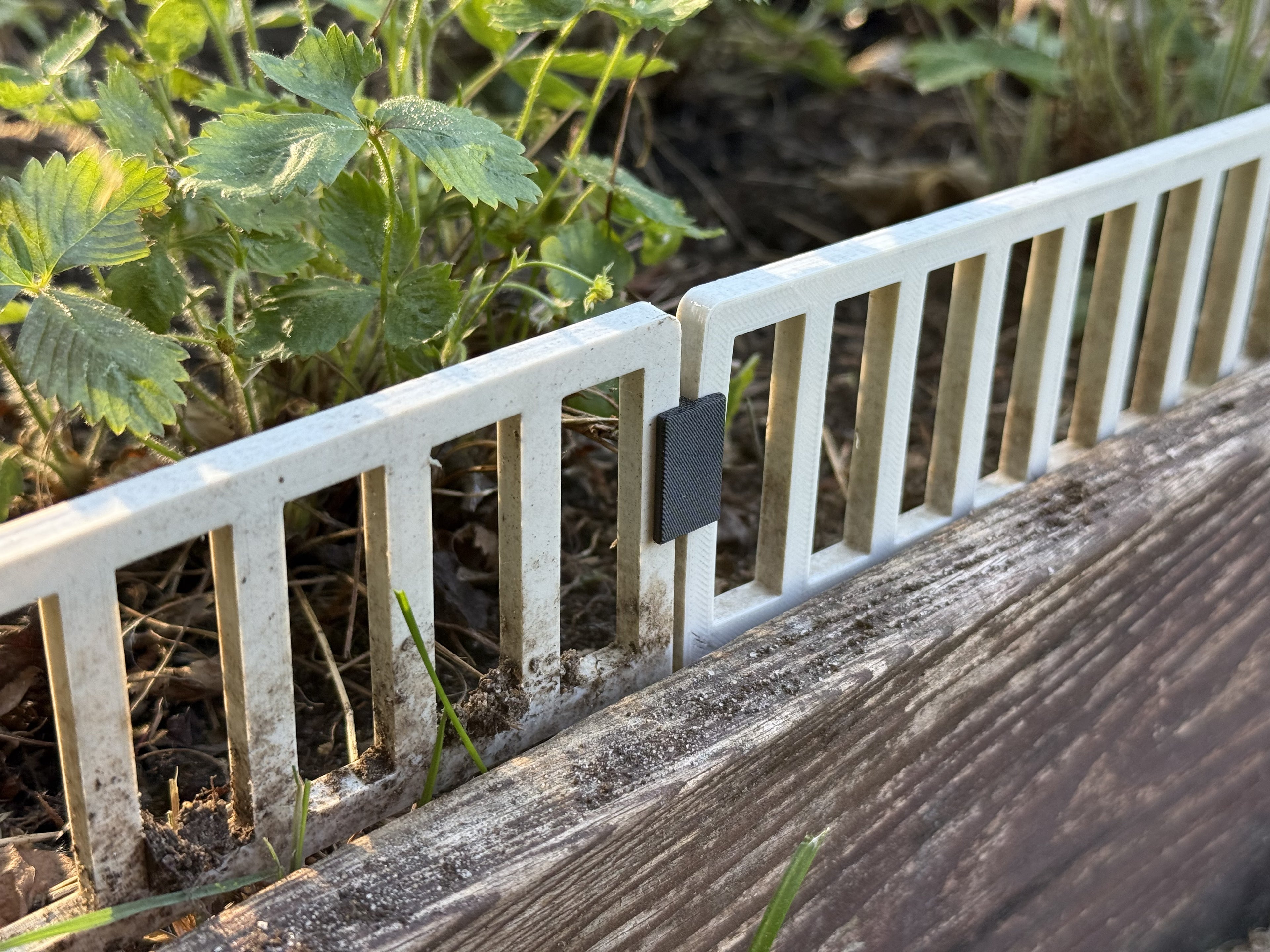 Garden mini fence