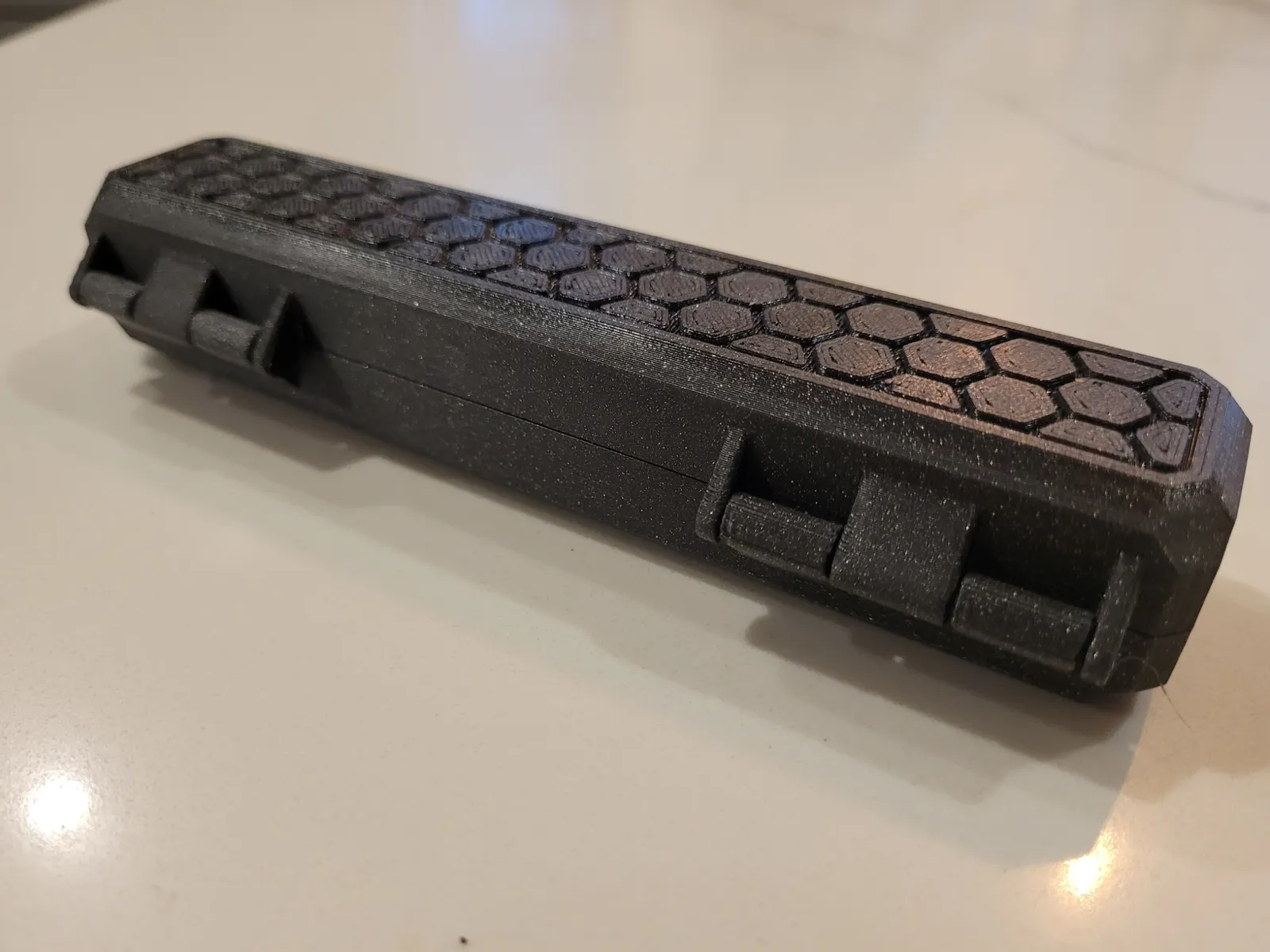 Magnetic hinged dice box