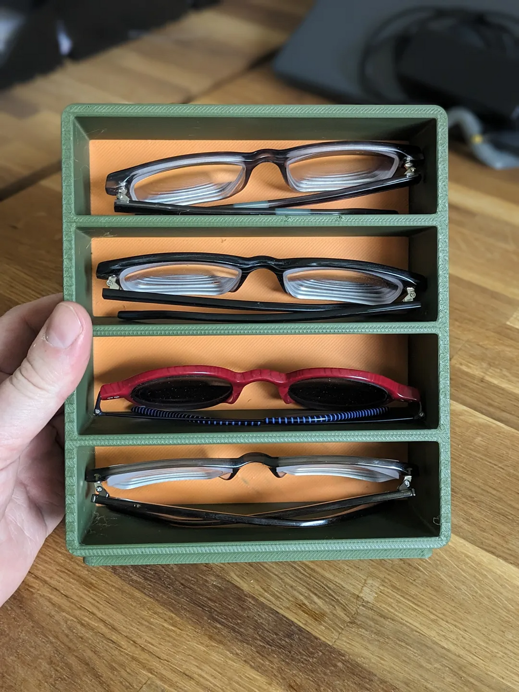 Eyeglass stand