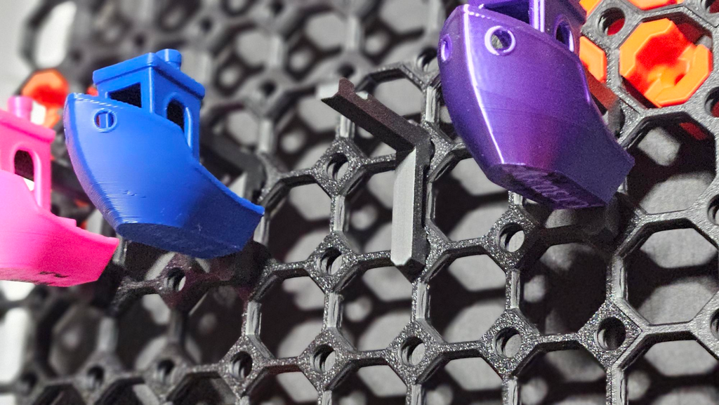 Multiboard Benchy Display Peg