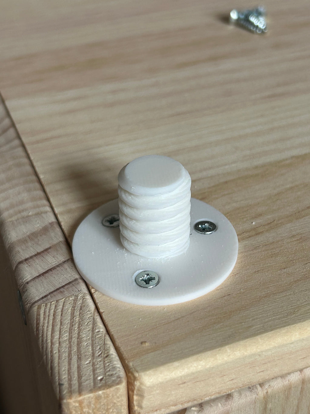 Adjustable furniture leg