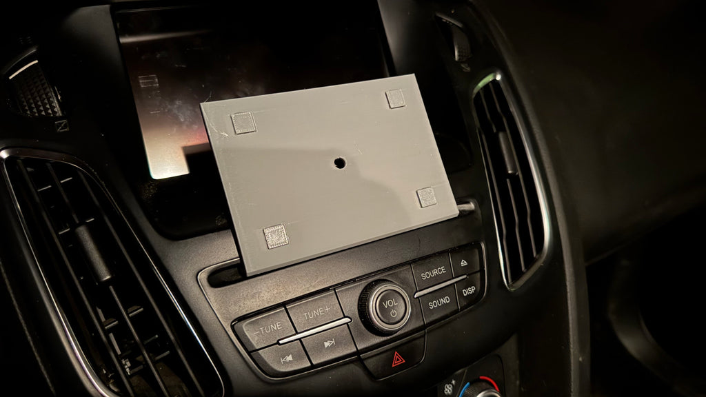 Car phone holder from CD drive (Ford Focus MK3)