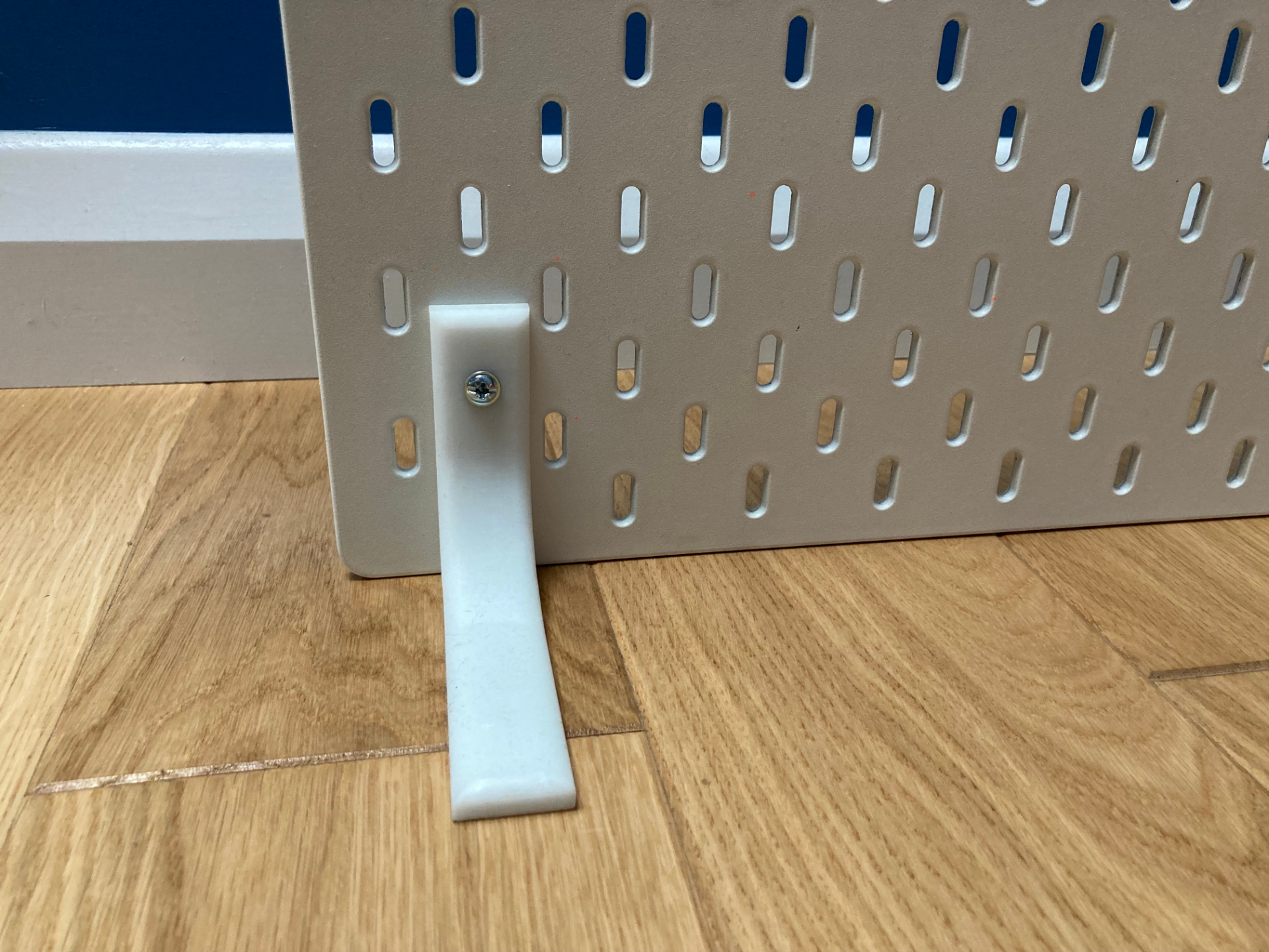 Ikea skadis stand
