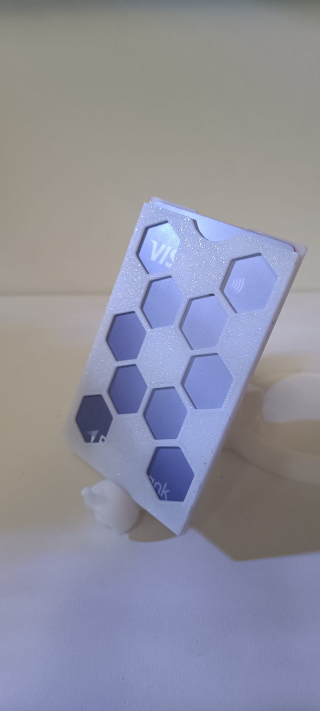 The slim minimalistic wallet (1 card)