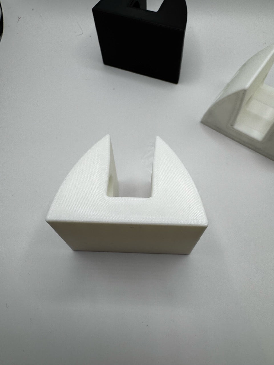 MacBook Pro Clamshell Stand – Airflow Optimized