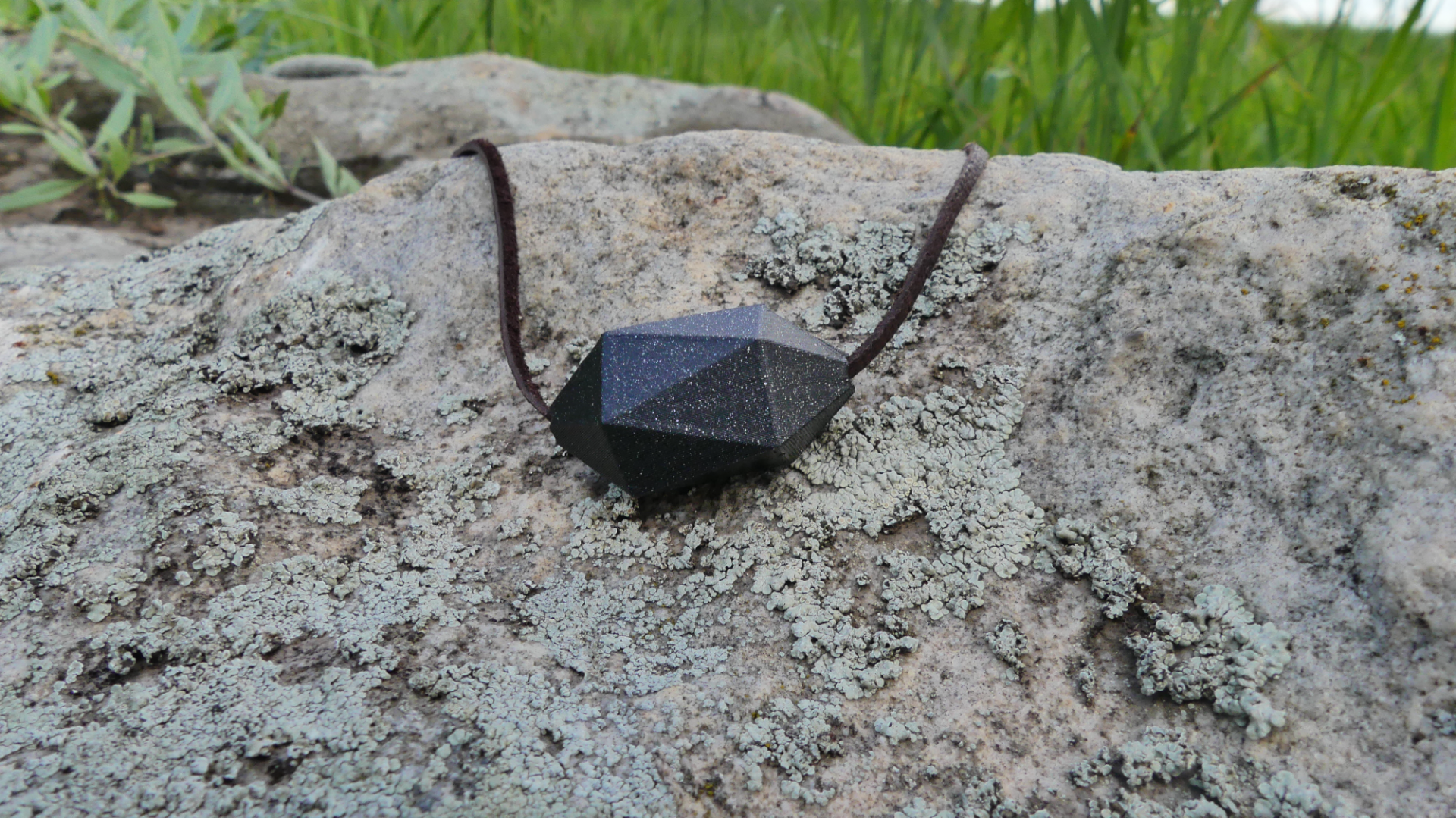 Decorative necklace twenty-sided