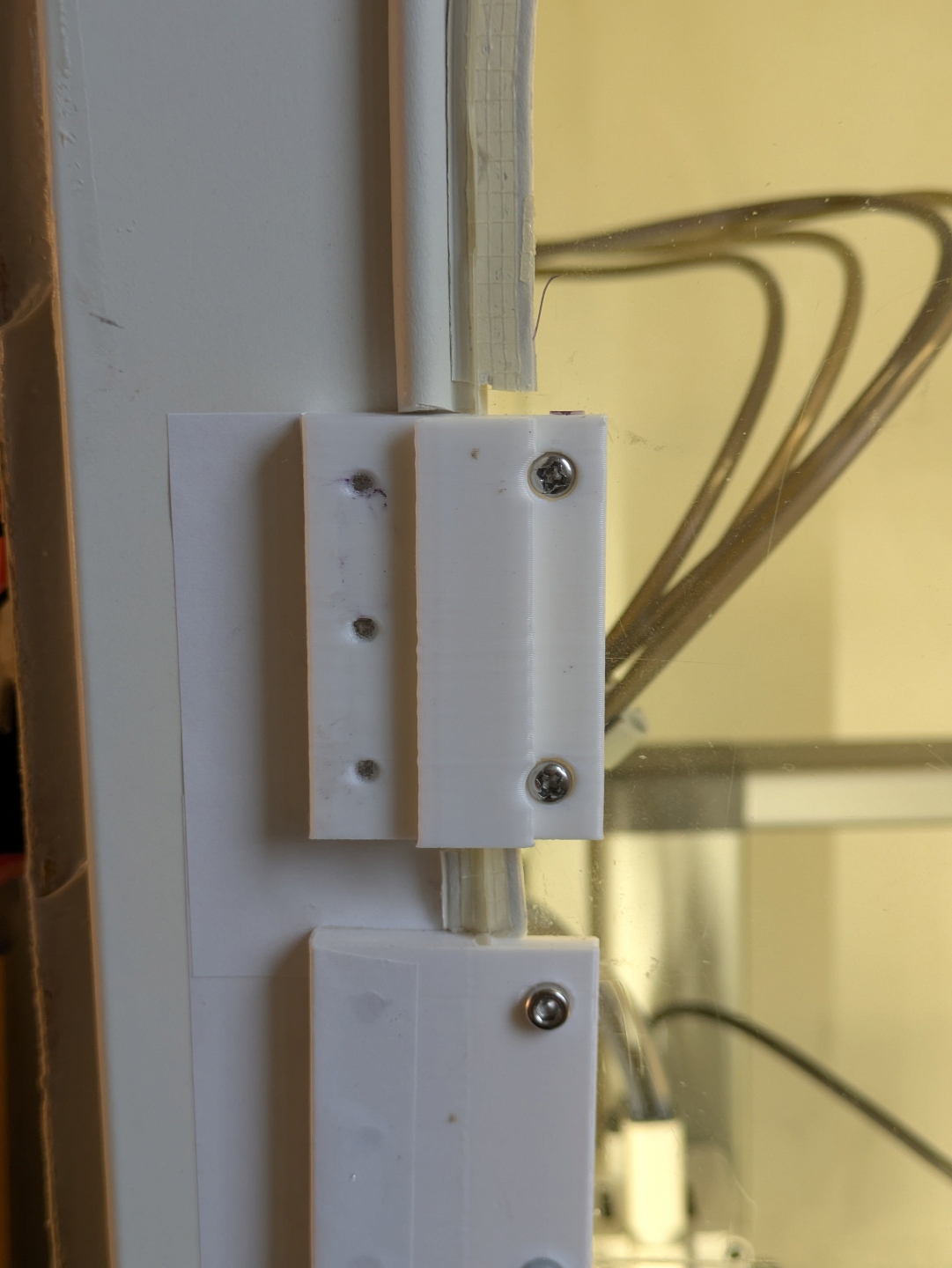 Easy magnetic door handle