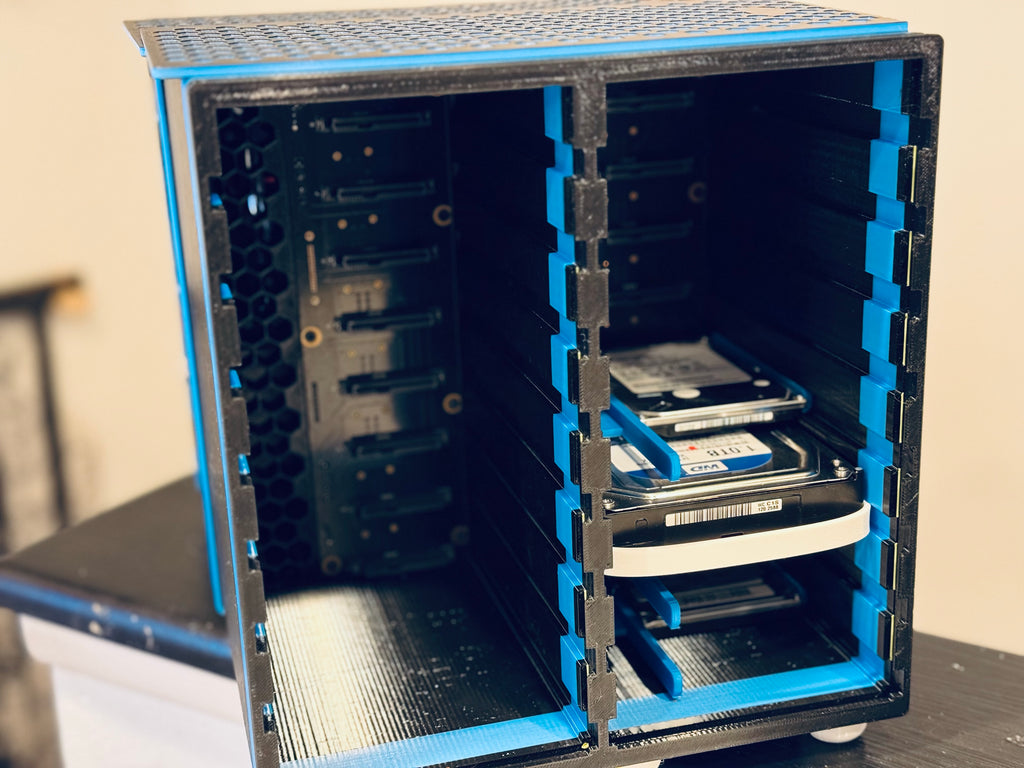 pillarmax - Open Source 16-bay NAS + 3.5" drives.