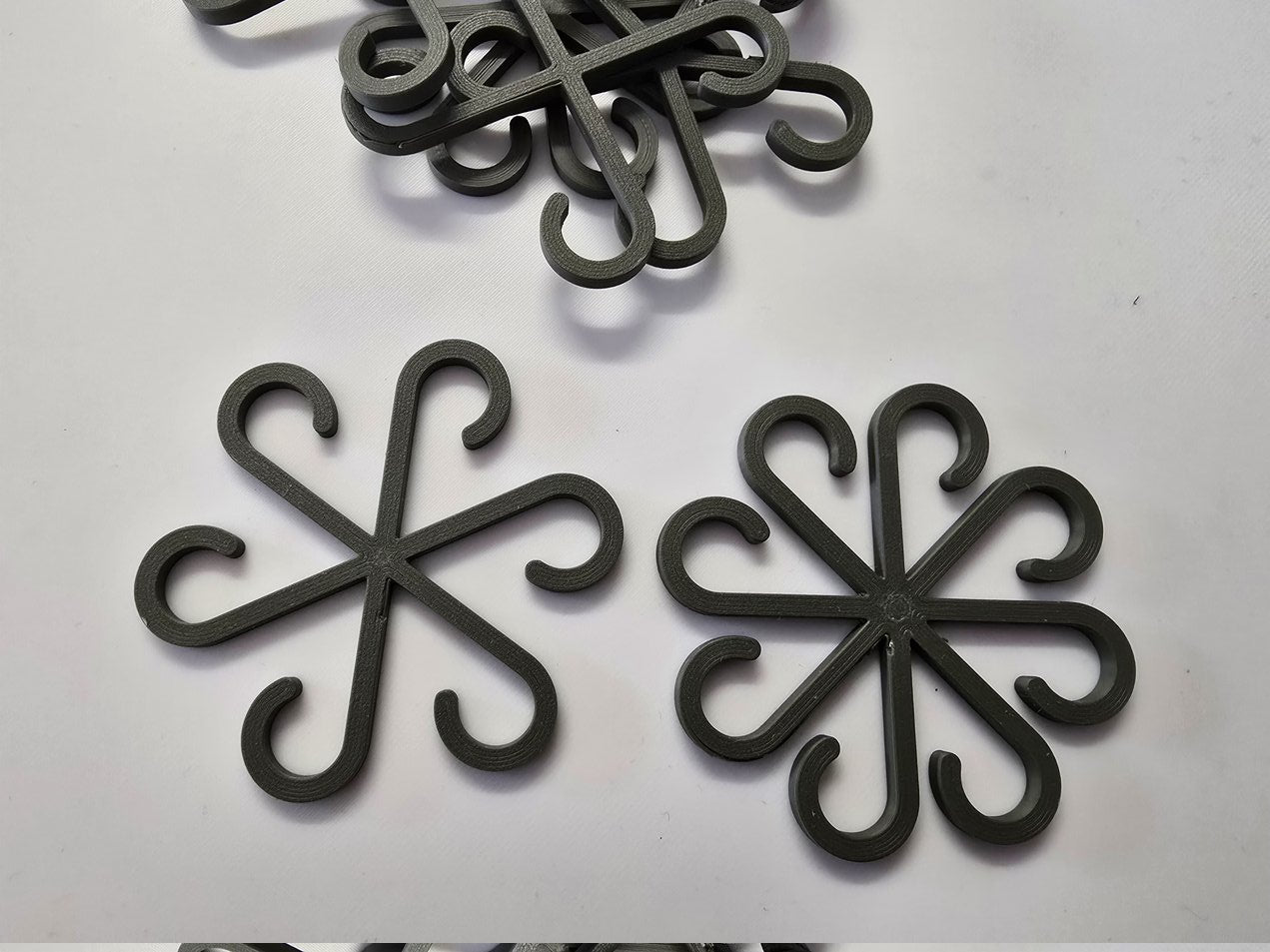 Customizable Plant Stem Hooks