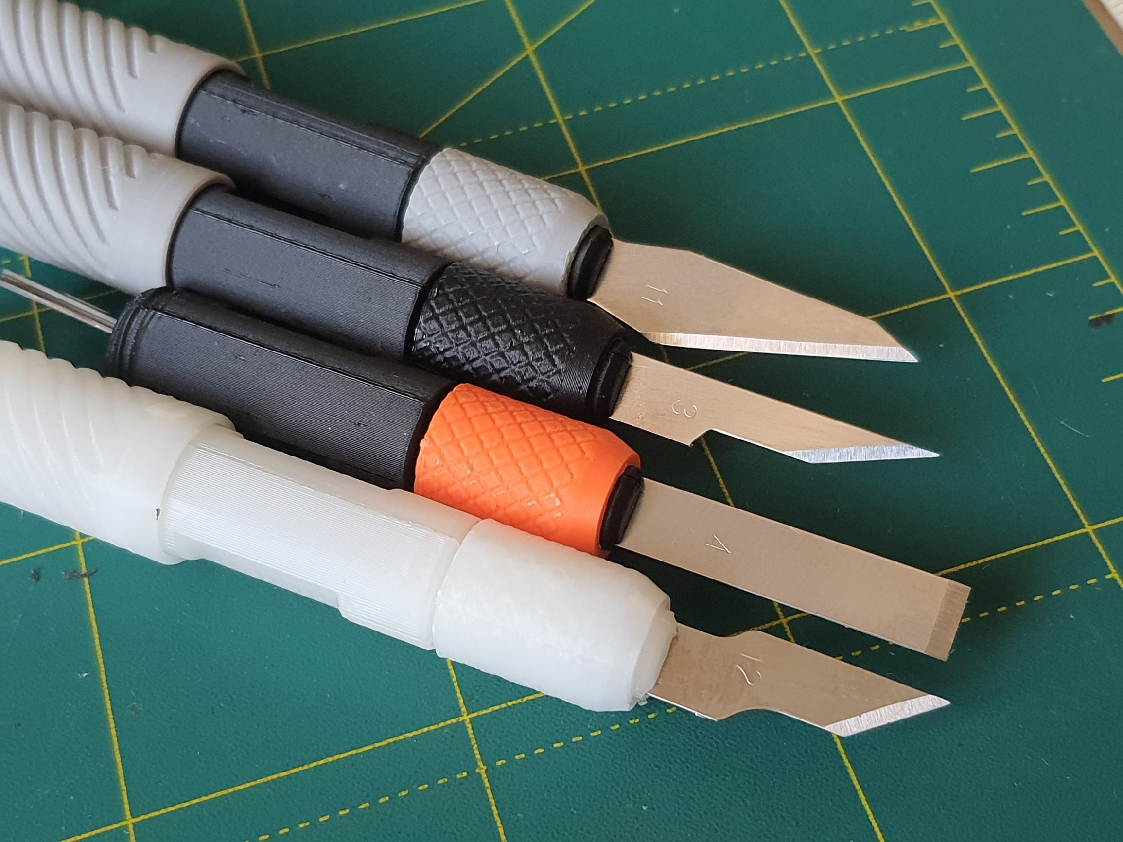 Compact hobby knife