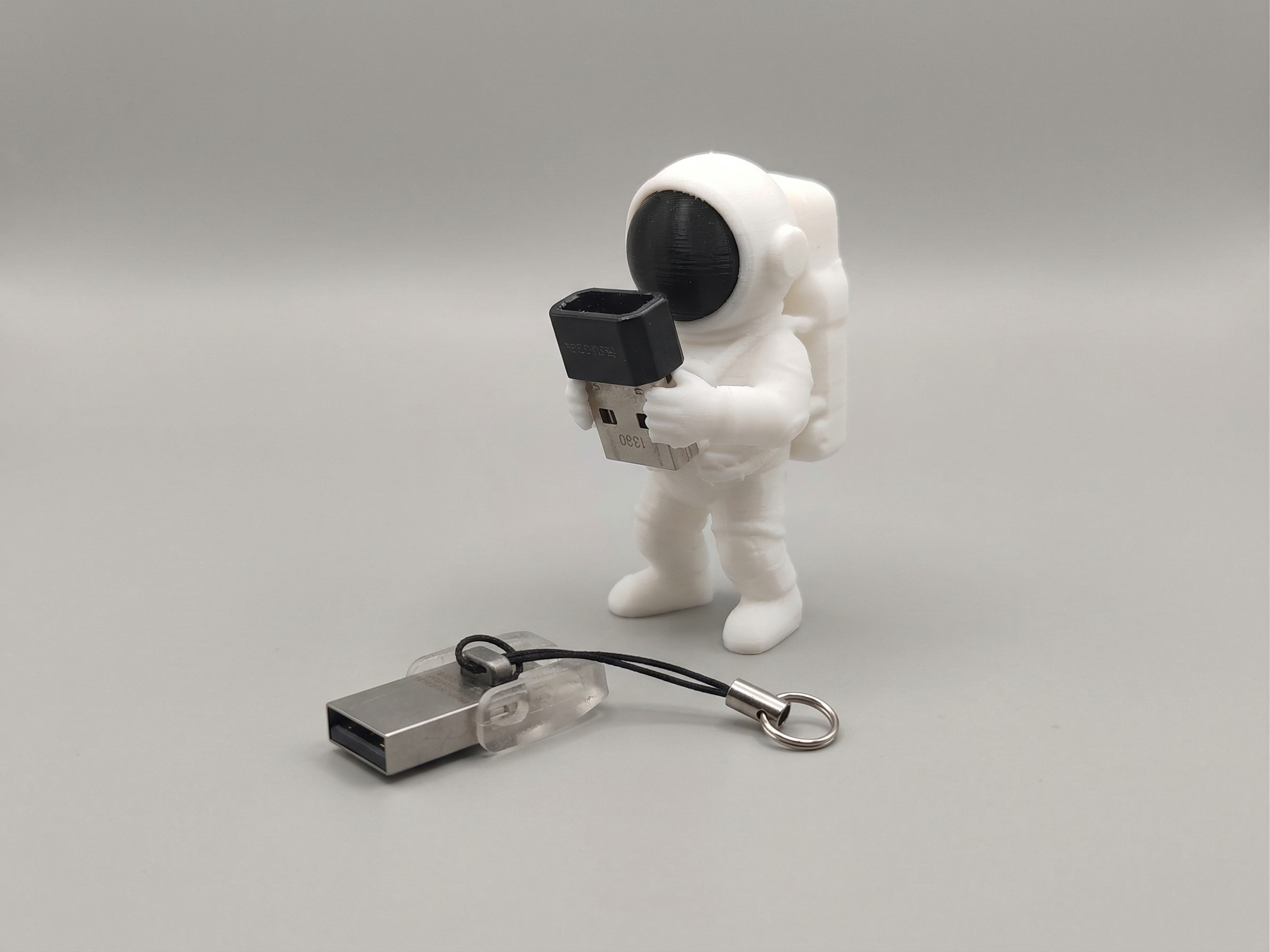 Astronaut USB stick holder