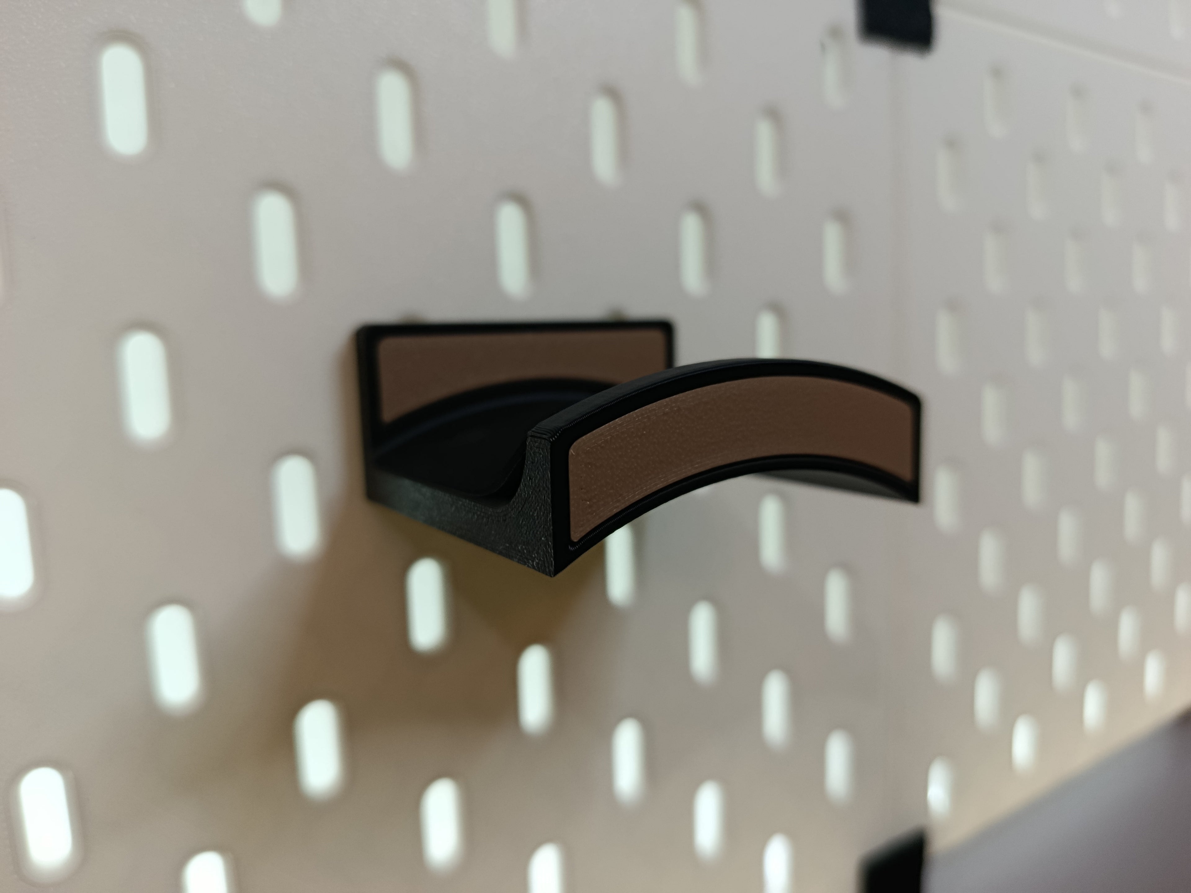 Universal headset stand for IKEA SKADIS