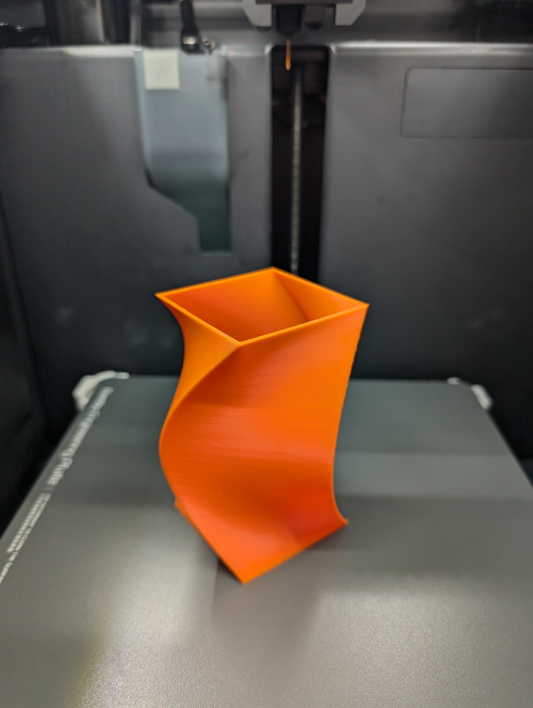 Square curvy vase/ pencil cup