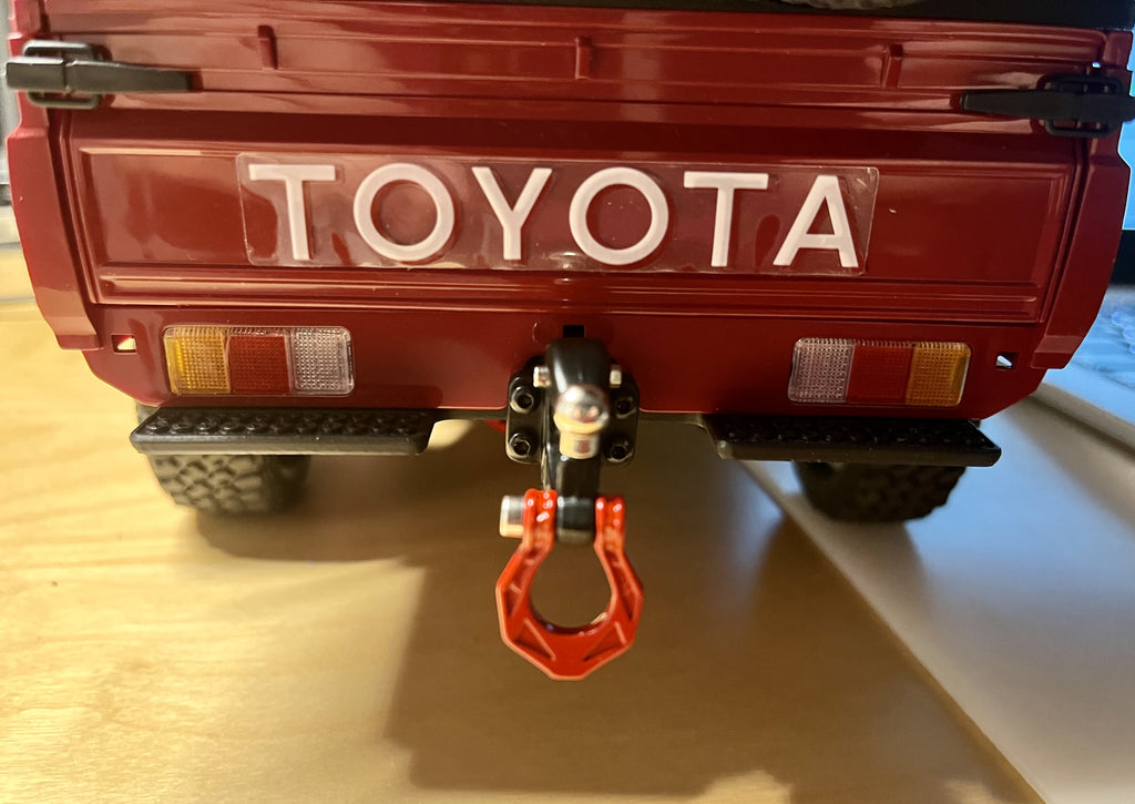 MN82 running boards with common trailer hitch slot