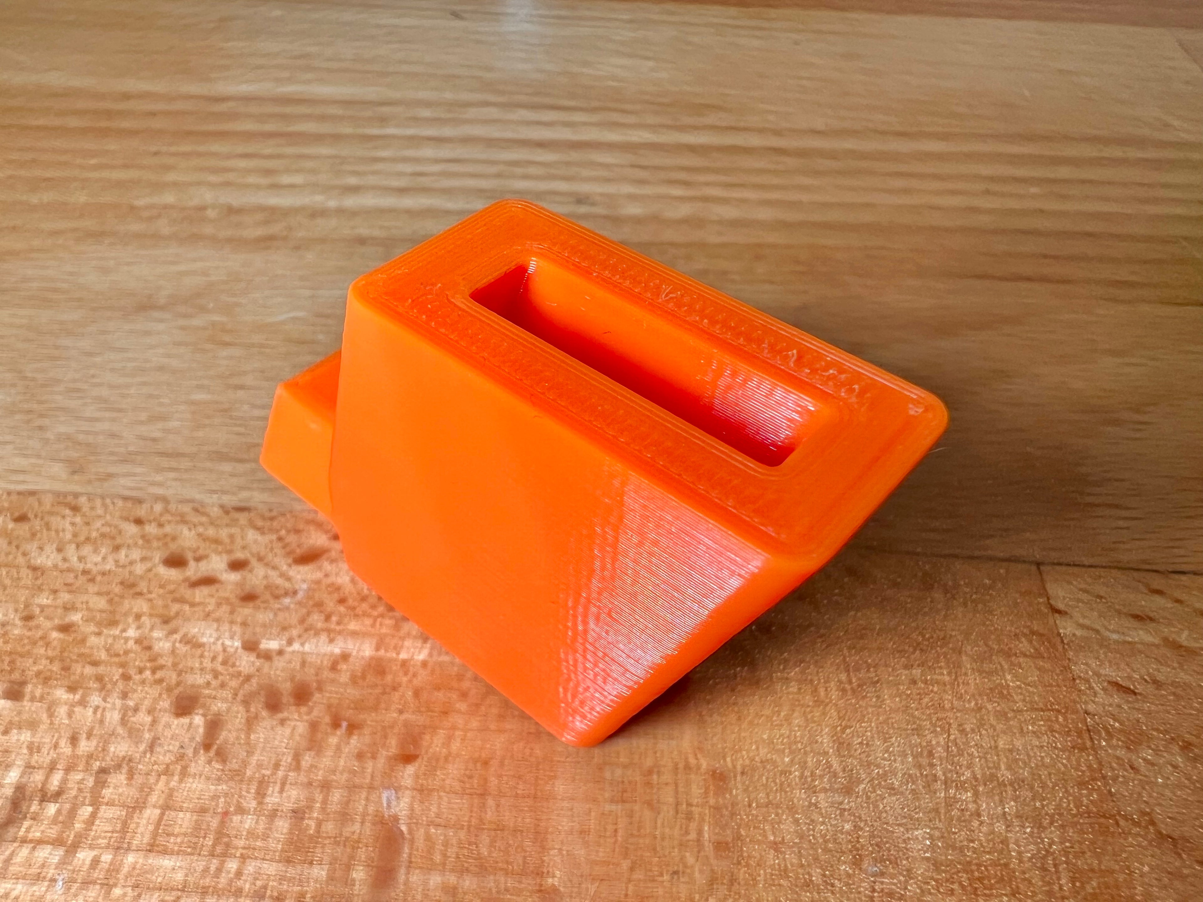 Honeycomb storage wall, Ellix cutter knife holder