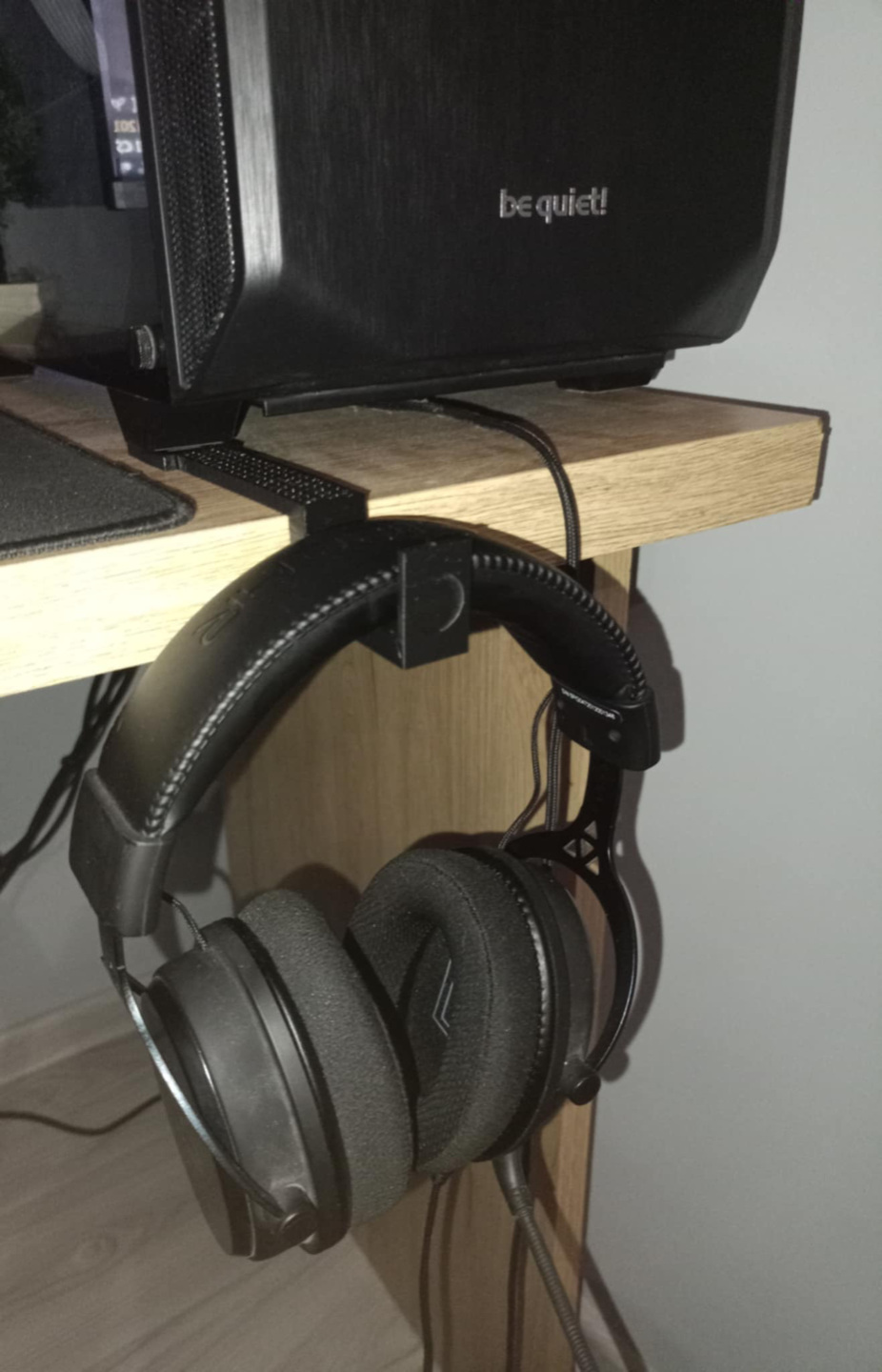 Headphones holder/stand