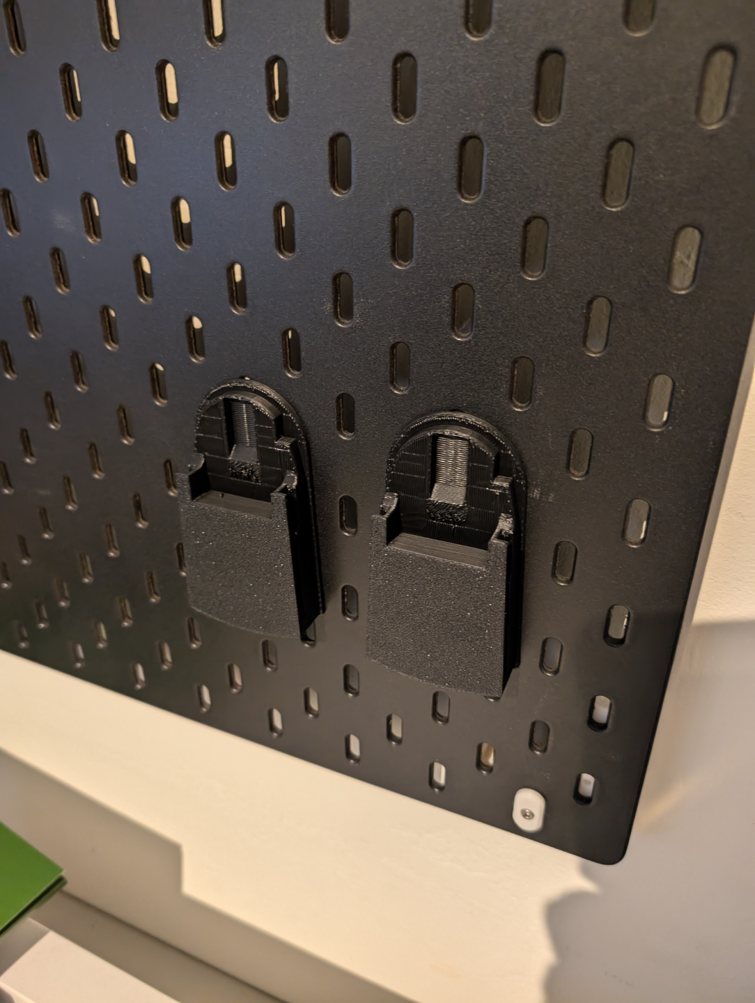 Bosch Green DIY 18V Battery Mount Skadis
