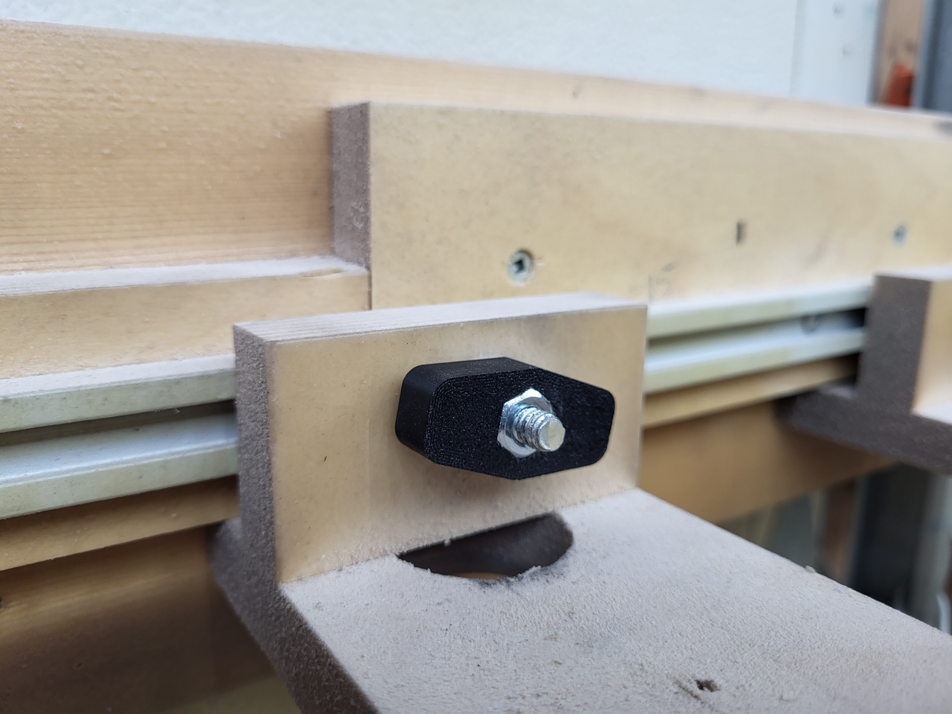 1/4-20 Knob, Uses 1/4-20 Nut